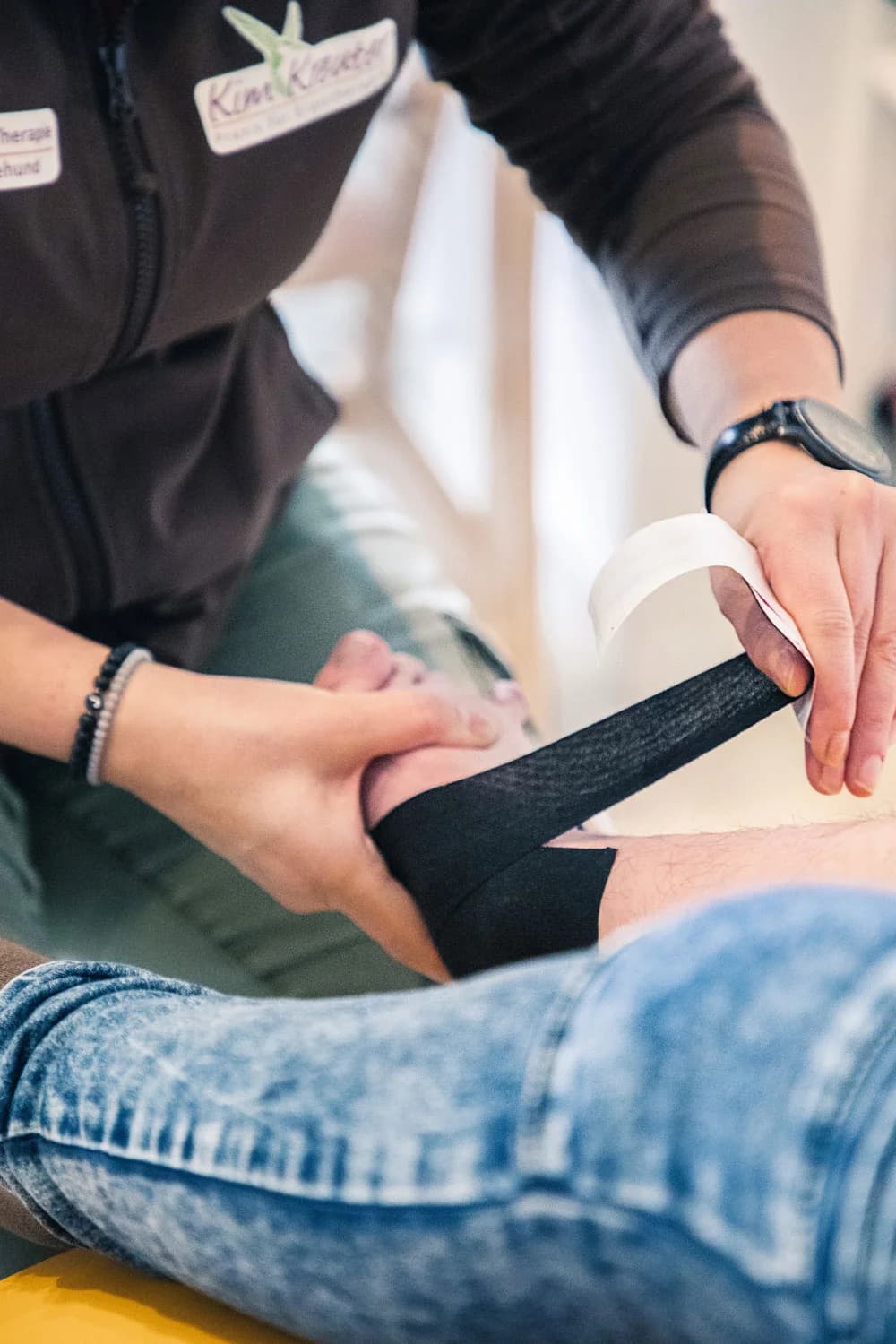 Kinesiologisches Taping Ergotherapie Gelsenkirchen Kim Kreuter